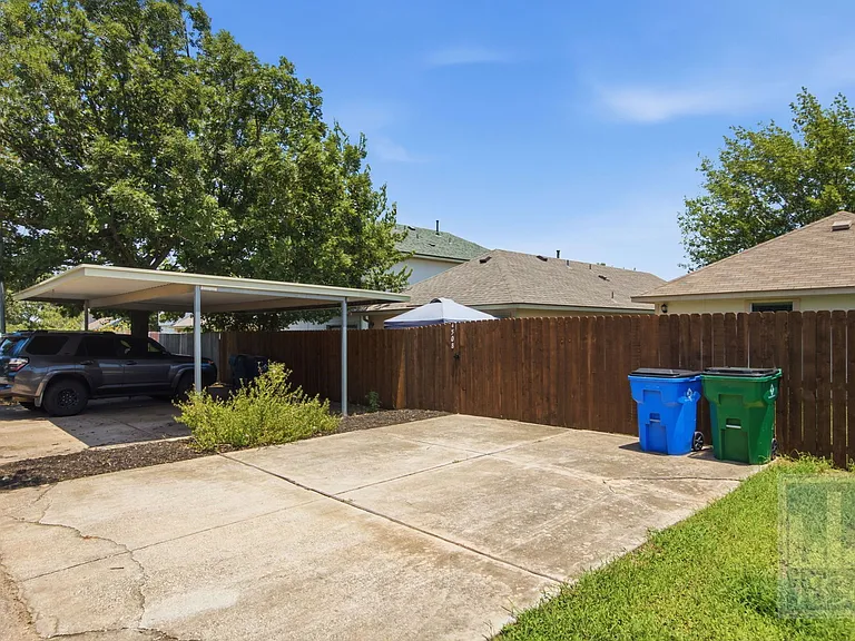 4508 Felicity Ln — Photo 23