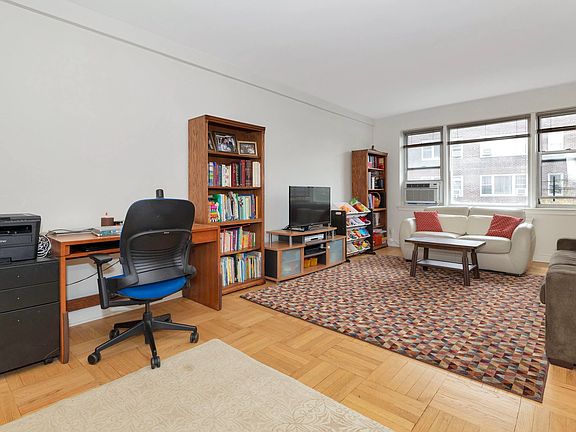 3rd image of 3850 Hudson Manor Ter APT 5DE