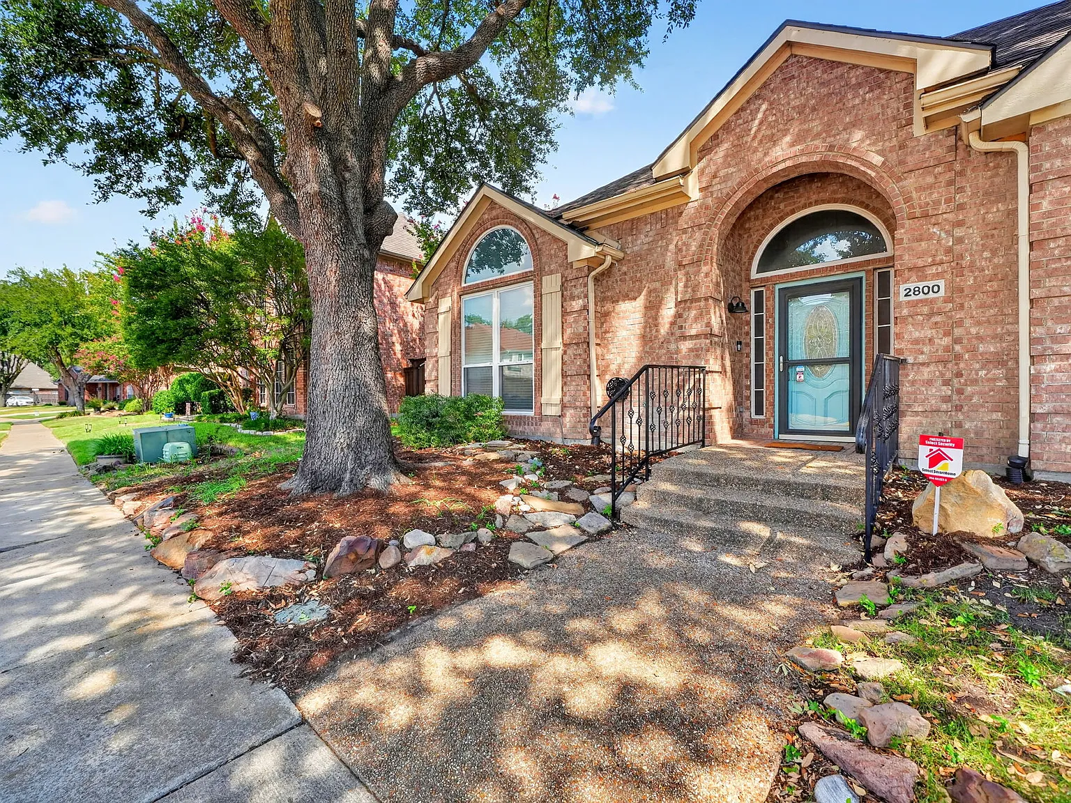 4 bed, 2401 sqft, $3,200 — Photo 3