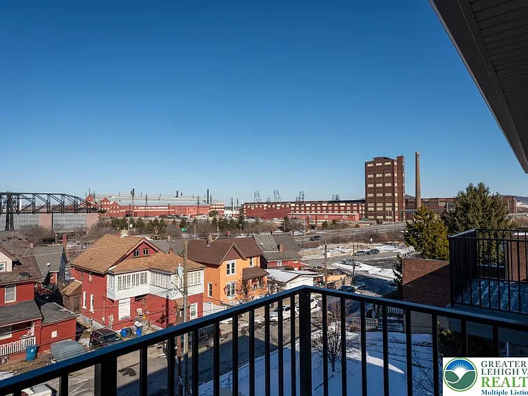 1275 E 4th St #202 — Photo 18