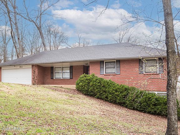 3rd image of 3914 Greenbrier Dr