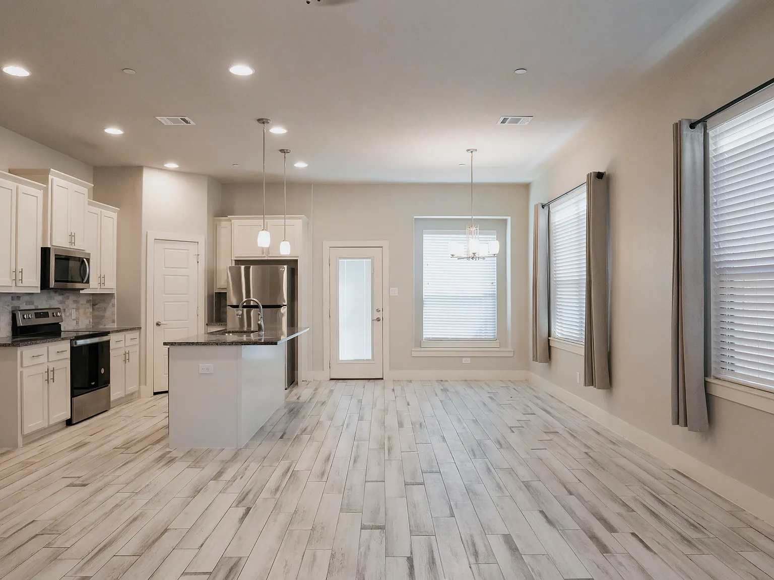 3 bed, 1789 sqft, $2,100 — Photo 3