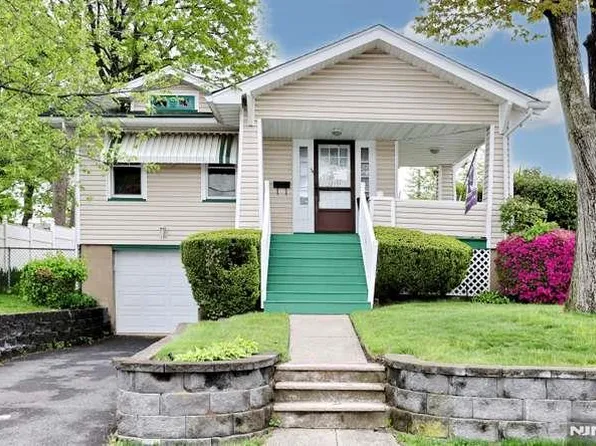 35 Demarest Ave, Bergenfield, NJ 07621