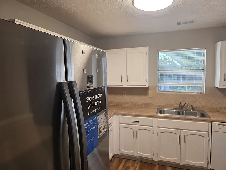 5722 Wells Cir — Photo 2