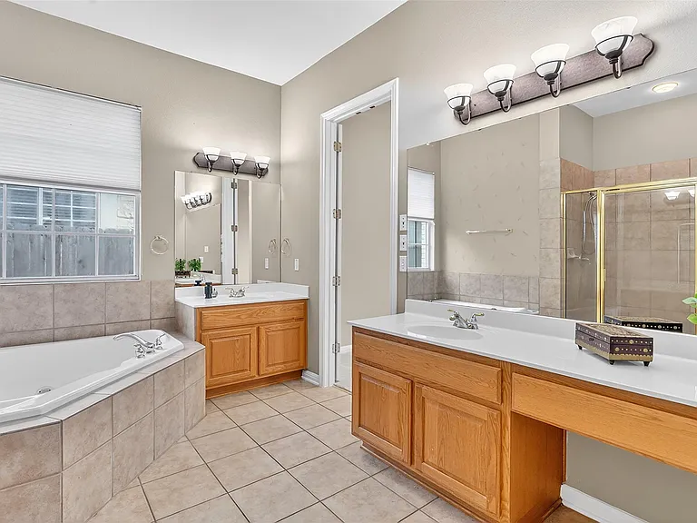 15136 Thatcher Dr — Photo 6