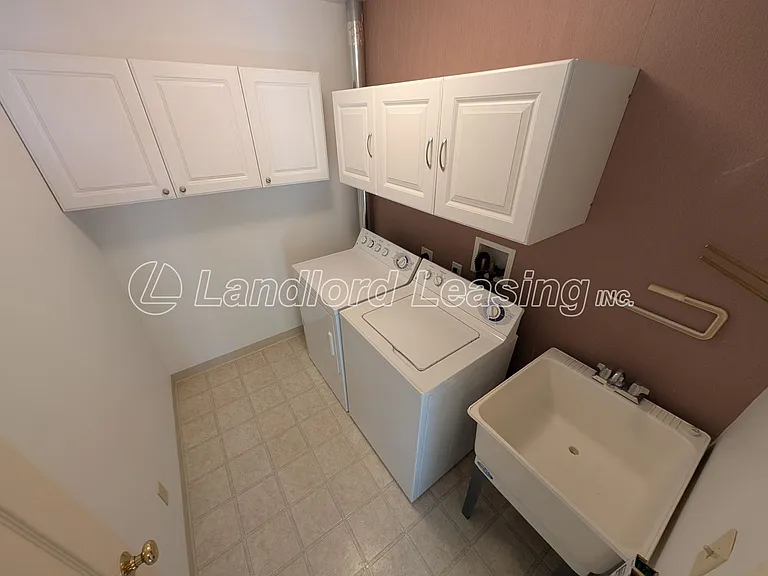 1417 Hollow Wood Ln — Photo 21
