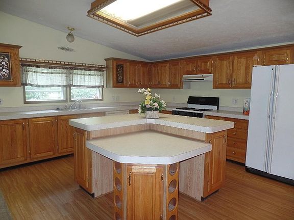 4th image of 70 Hiawatha Trl