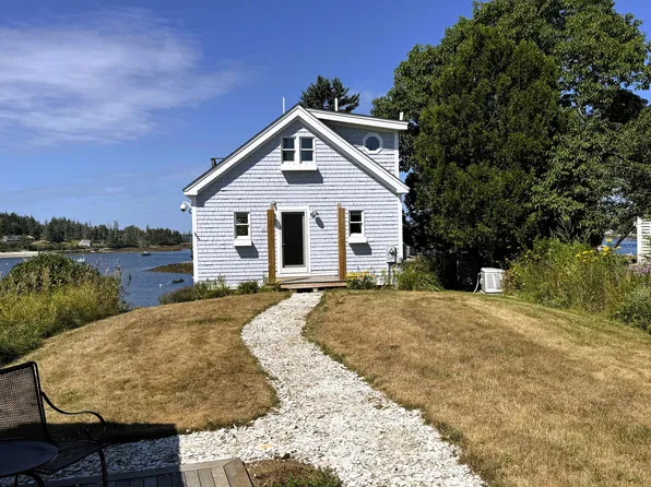 16 Raspberry Lane, Saint George, ME 04860