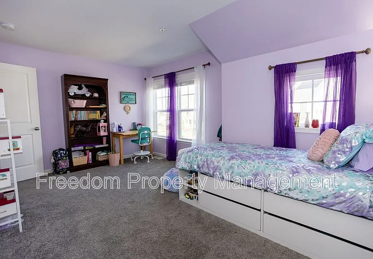 2425 Morgans Point Dr — Photo 32