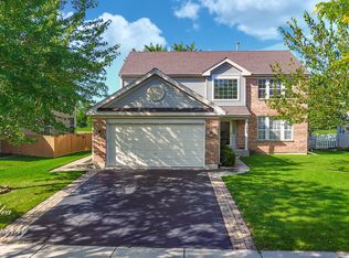 7033 Westwood Dr, Carpentersville, IL 60110