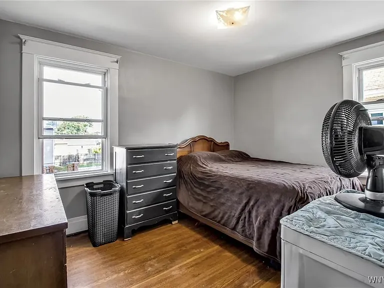 3340 Genesee St — Photo 4