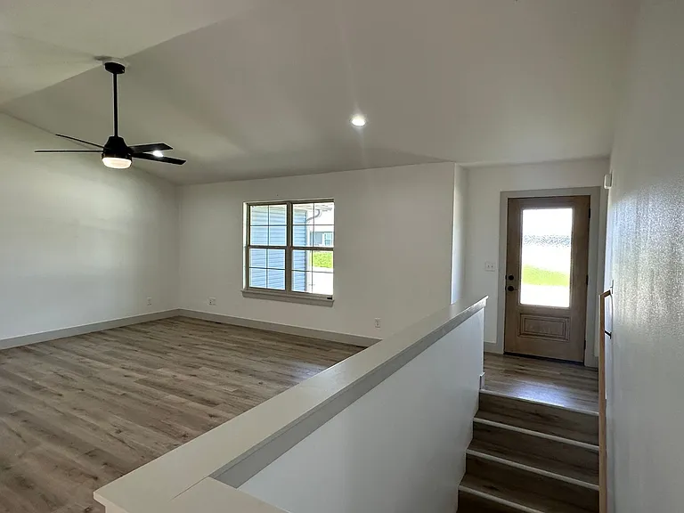 165 Mesa Dr — Photo 4
