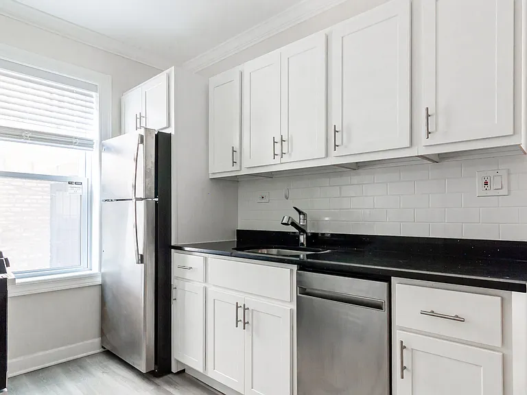 837 W Cornelia Ave #1N — Photo 1