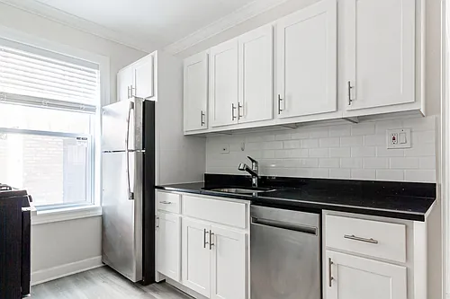837 W Cornelia Ave #1N Photo 1