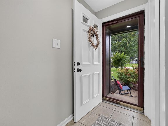 3rd image of 2023 W Maplewood Dr