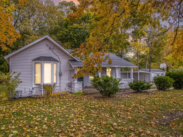 711 Brigham St, Plainwell, MI 49080