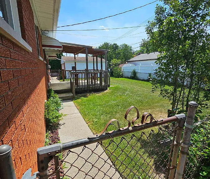 28555 Little Mack Ave — Photo 19