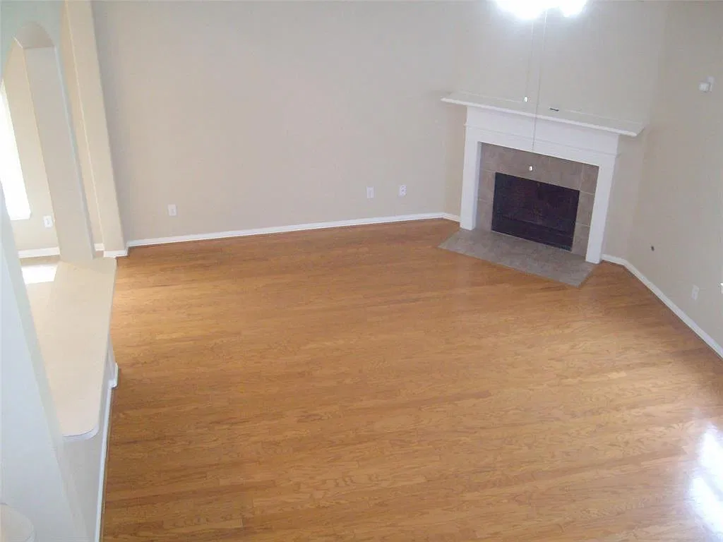 3 bed, 2330 sqft, $2,500 — Photo 3