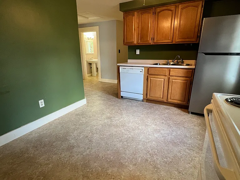 209 Main St #2 — Photo 9