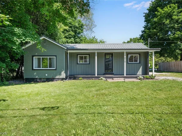 815 E Cassell Ave, Barberton, OH 44203