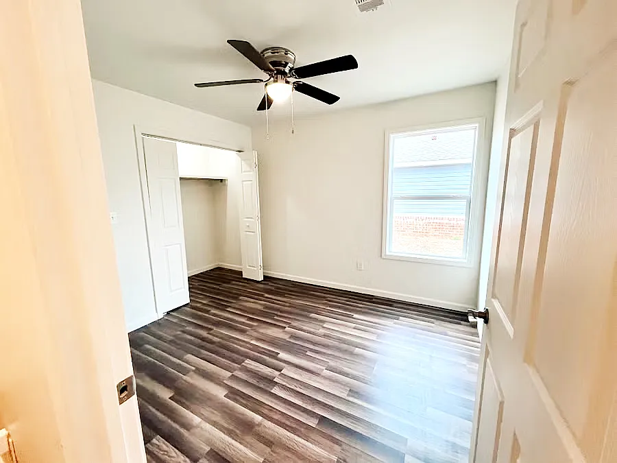 2430 College St — Photo 4