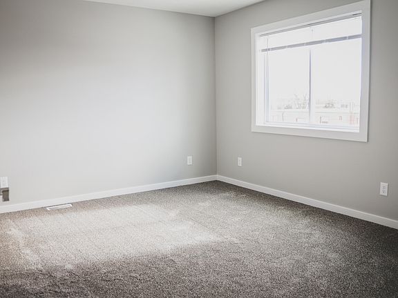 5th image of 889 Rex St