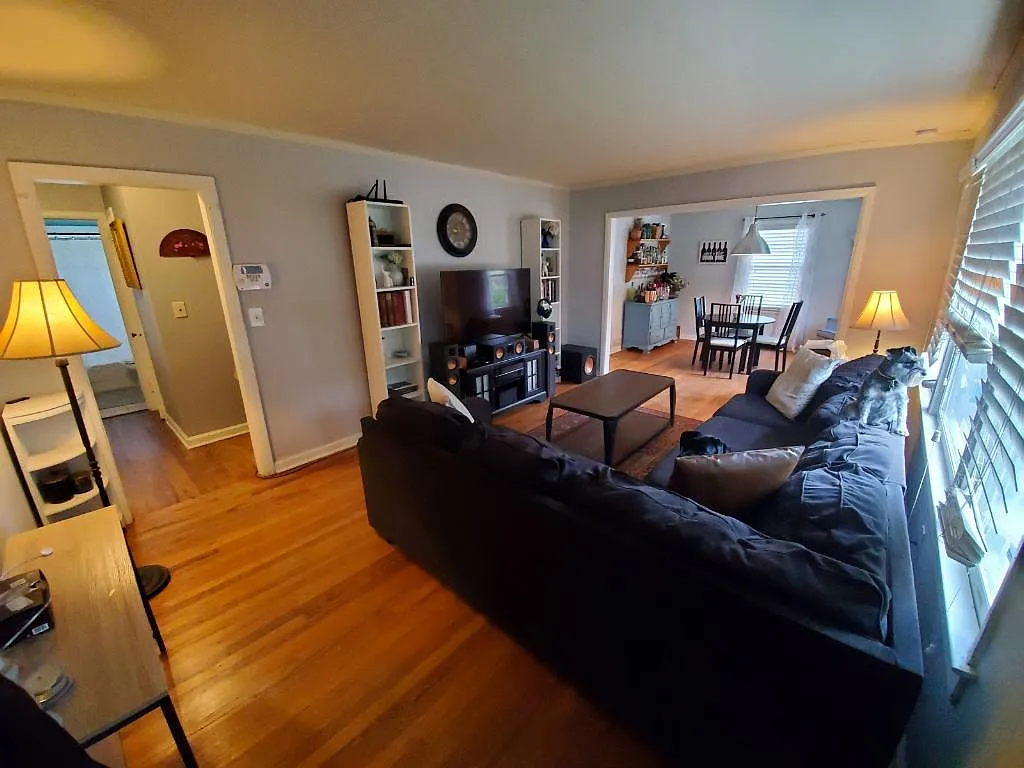 2 bed, 1242 sqft, $2,400 — Photo 2