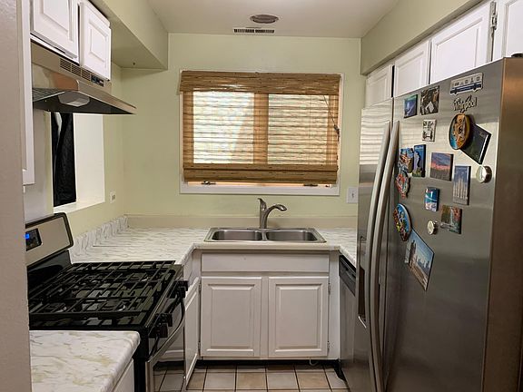 3rd image of 1054 S Plymouth Ct #412