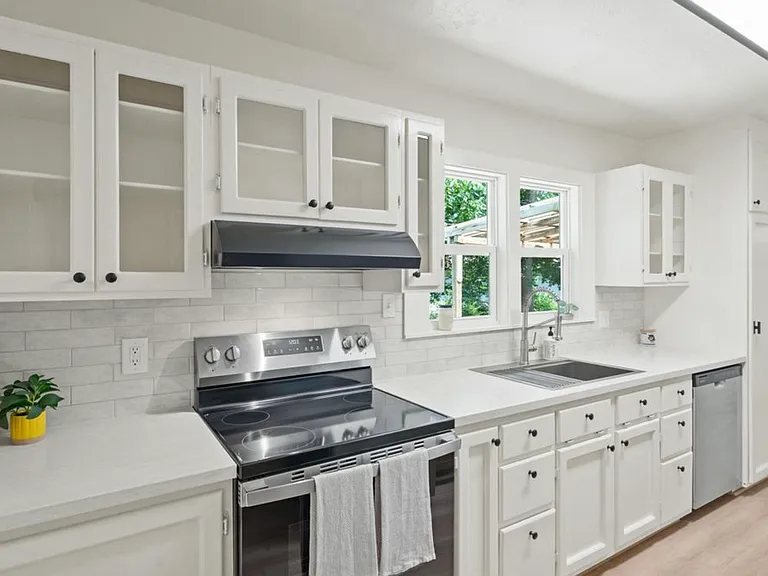 3709 Evergreen Ln — Photo 9