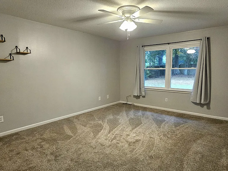 605 Melbourne Dr — Photo 16