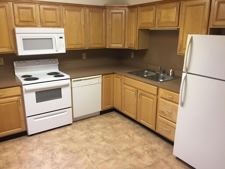 2nd image of 889 Miller St #4