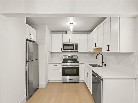 5th image of 20650 Park Cir W #2