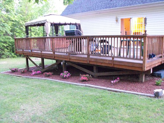 Large back deck with hot tub
