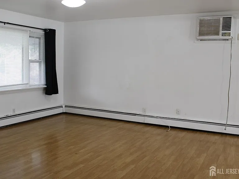 82 Washington Ave — Photo 18