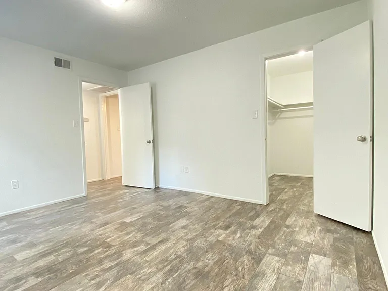 Pine Ridge Apartments — Photo 9