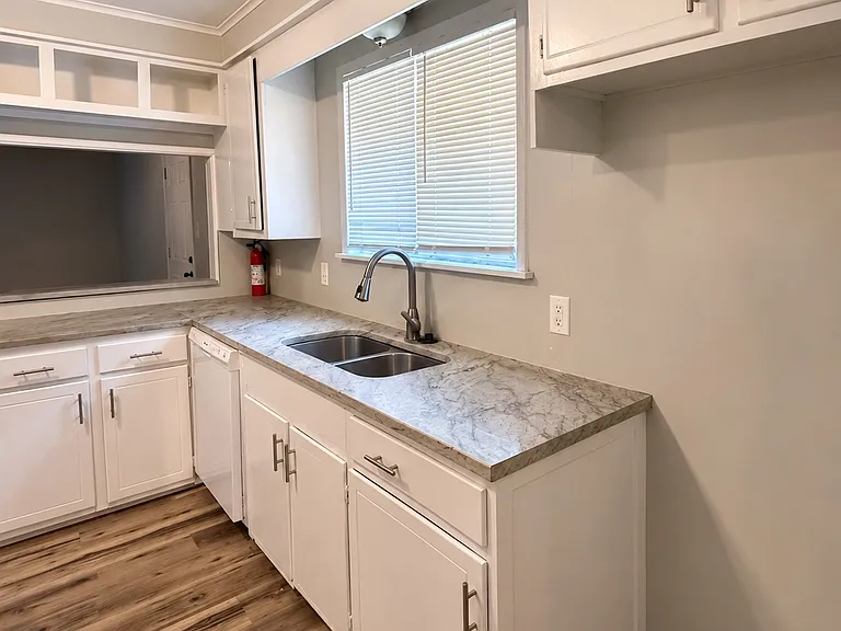 Maywood Cir — Photo 8