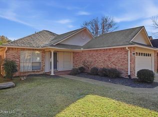 402 Twin Lks N, Clinton, MS 39056