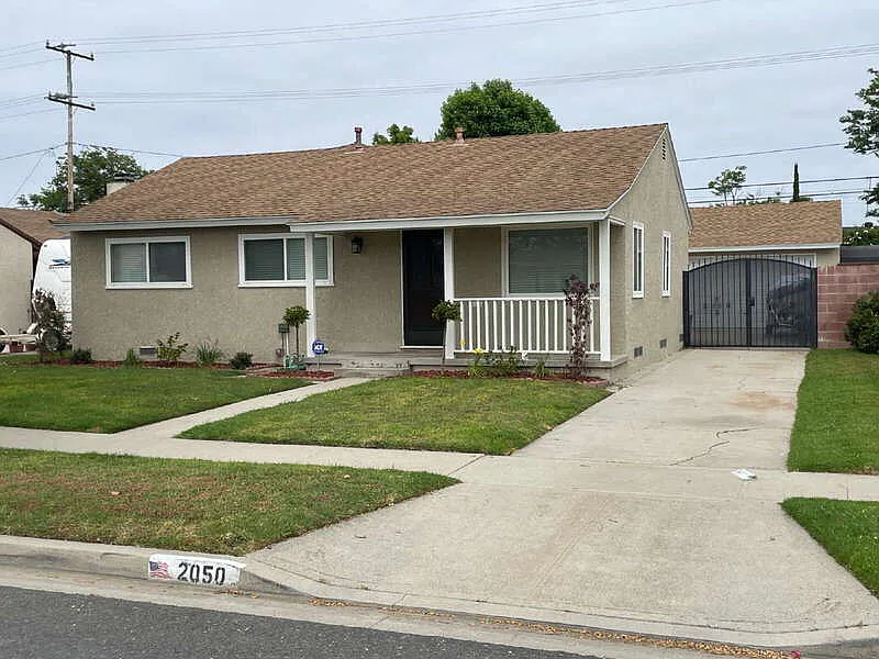 4 bed, 2.0 bath, 1376 sqft, $4,395 — Photo 1