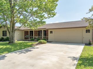 2731 Krishire Dr, Charleston, IL 61920