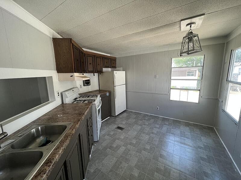 1st image of 140 N Pleasant Ave SE Lot 8