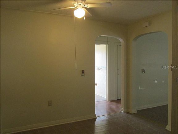 5th image of 18 W Johnson Ave