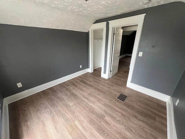 2538 4th Ave — Photo 8