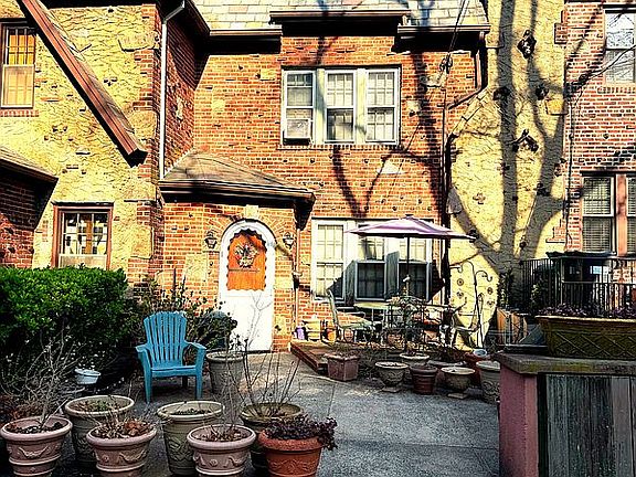 2nd image of 5262 62nd St