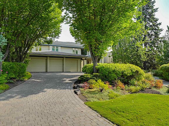 3rd image of 28 Riverside Cres NW