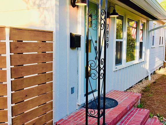 Front gate/door