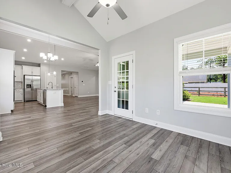 511 Pondpine Ln — Photo 17