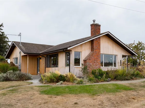 2105 Straitsview Rd, Central Saanich, BC V0S 1A0