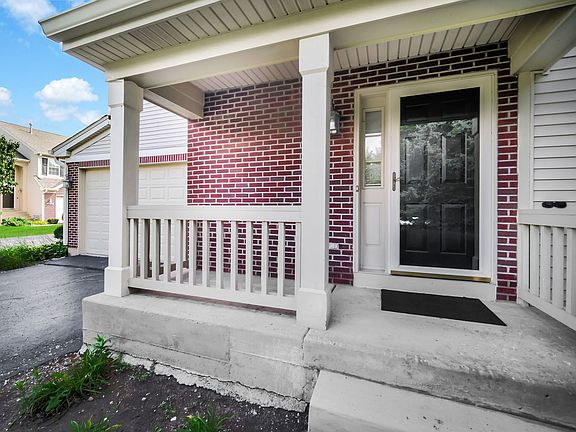 3rd image of 2451 Stonegate Rd