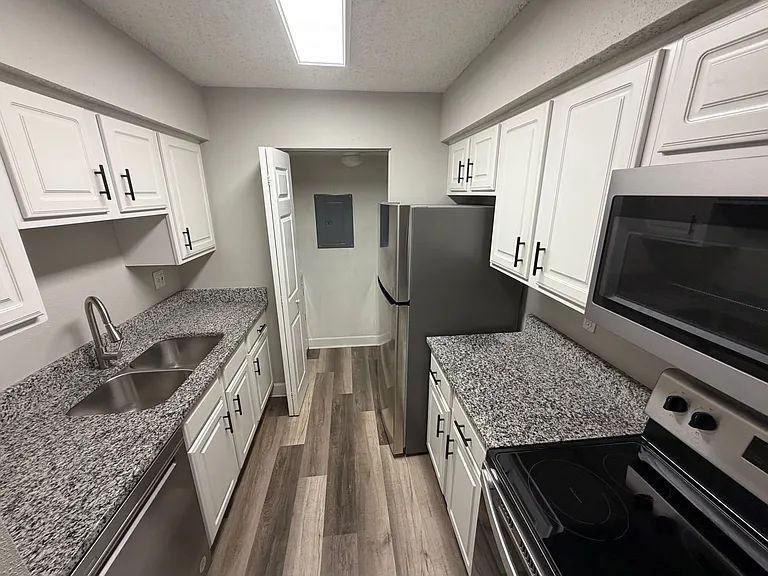 3772 Idlebrook Cir #108 — Photo 4