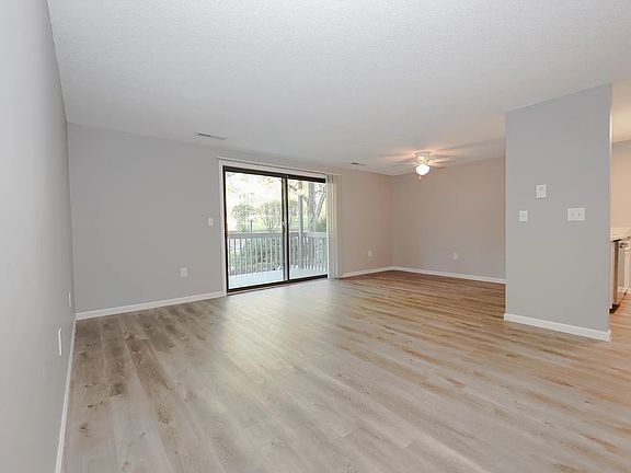 5th image of 40 Dogwood Dr #105
